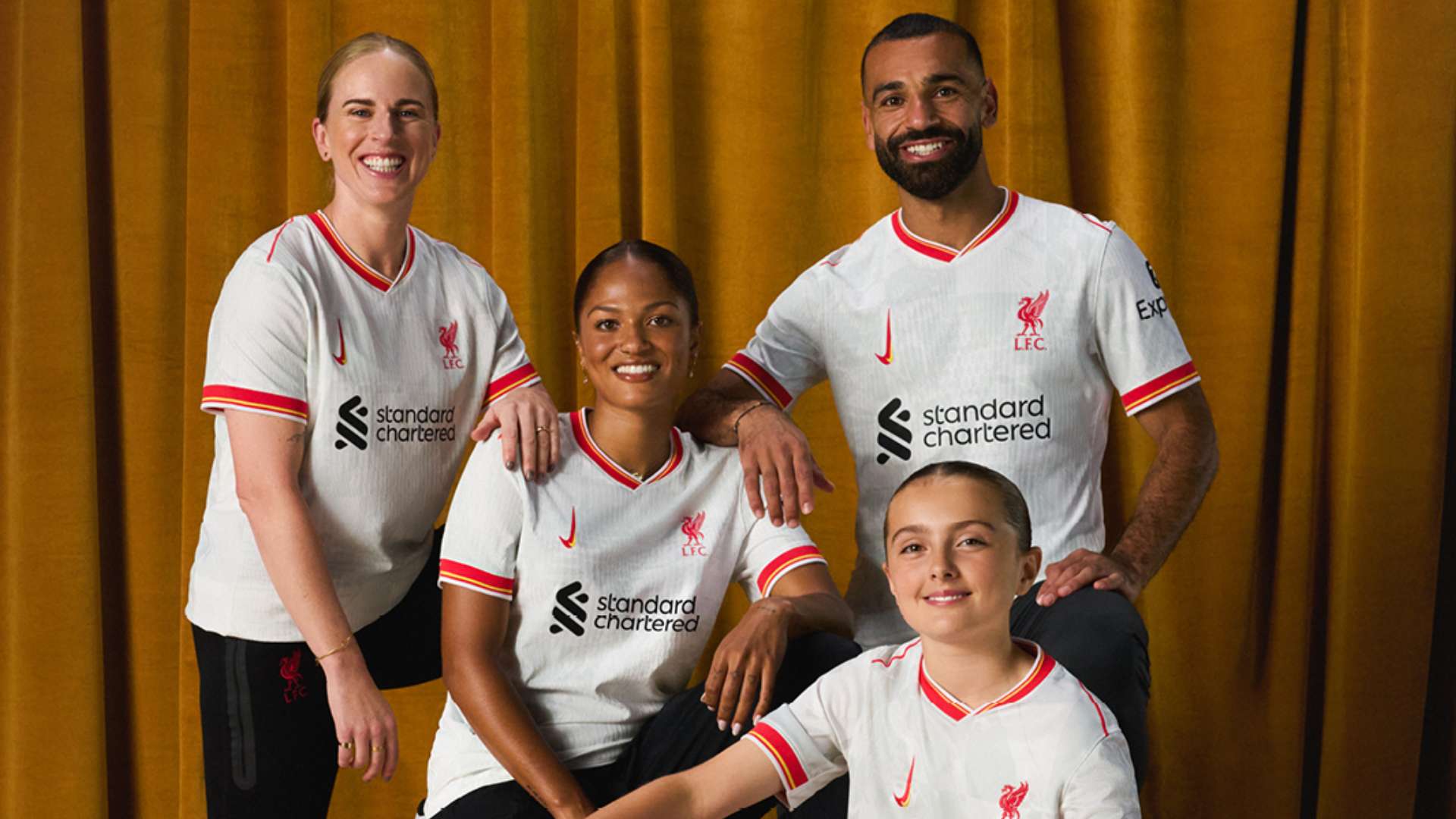 借助社交媒 借助社交媒